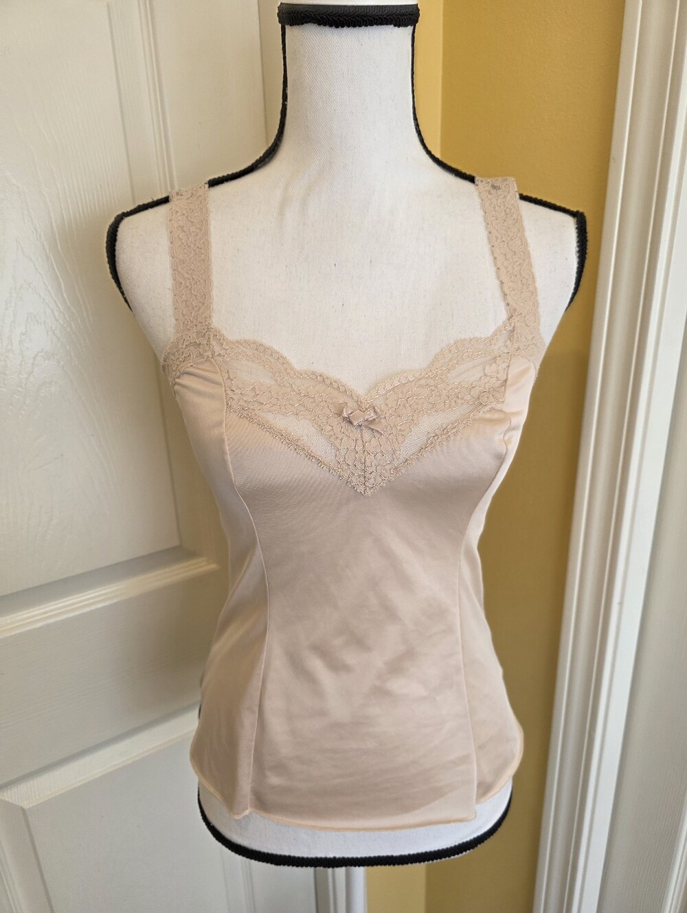 OLGA CREAM Y2K CAMI TOP, SIZE S